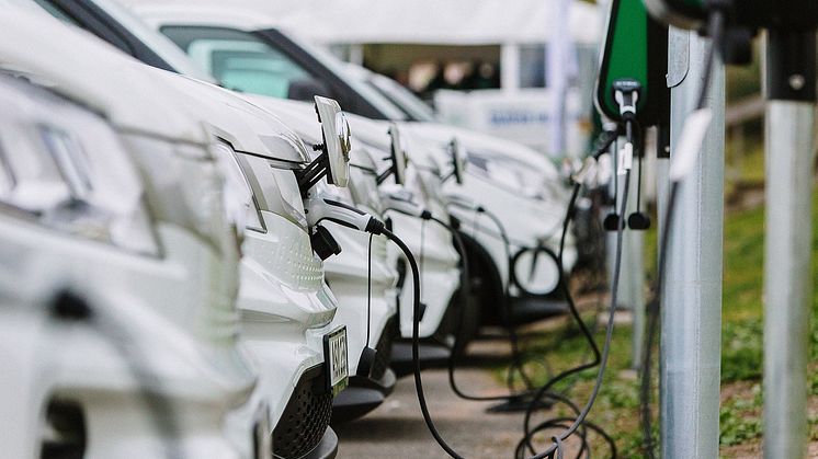 Till L&Ts anläggning i Sköndal har Elektroskandia levererat 12 st laddboxar CTEK CC2 22 kW med dubbla uttag (24 laddpunkter).