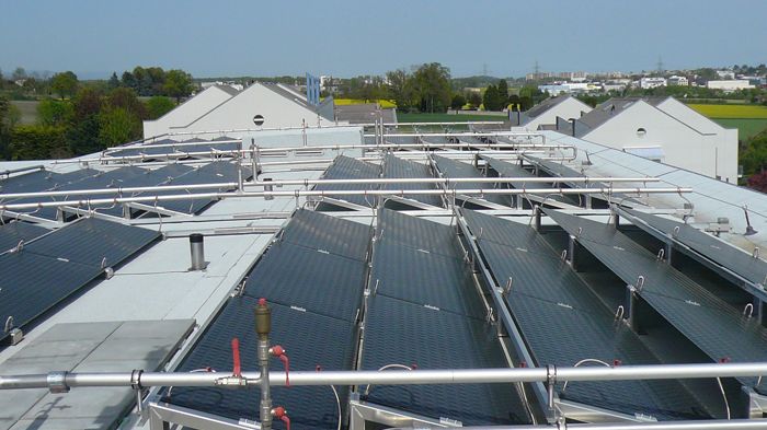 Solpaneler på en yta på drygt 1 600 kvm i bostadskomplexet Solar City, utanför Genéve.