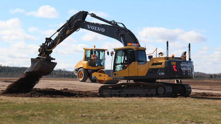 Volvo byggde för Volvo - EC220D planerar rallycrossbanan