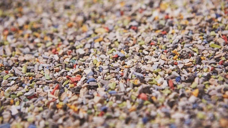 Ett enda återvunnet kilo plastspill minskar klimatbelastningen med drygt 2 kilo koldioxid - ett rejält bidrag till ökad hållbarhet. Foto; Tarkett
