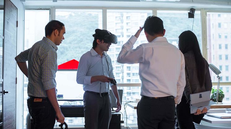 Coworkers collaborating with virtual reality 