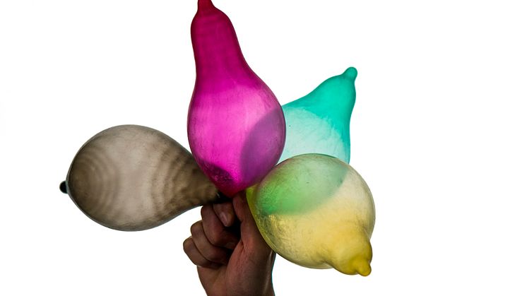 - Lär dig använda kondom, uppmanar Theo Samourkasidis. Sex med kondom kan vara lika skönt som utan. Foto: Carin Wesström