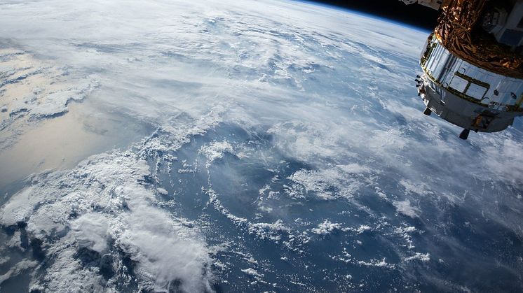Under eventet ska de drygt 100 deltagarna utveckla smarta sätt för att komma runt problemet med moln i satellitbilder. 