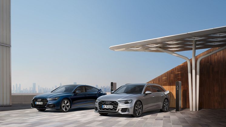 Audi A6 Avant TFSI e (Florettsølv), A7 Sportback TFSI e (Firmamentblå)