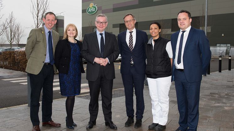 Environment Secretary tours Arla’s net zero carbon dairy at Aylesbury 