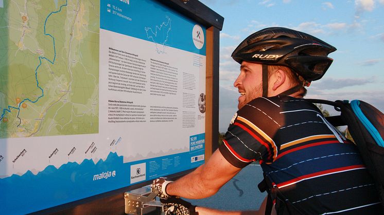 Infotafeln mit Stempelstellen gibt es entlang der MTB und Rennradstrecke des Stoneman Miriduidi