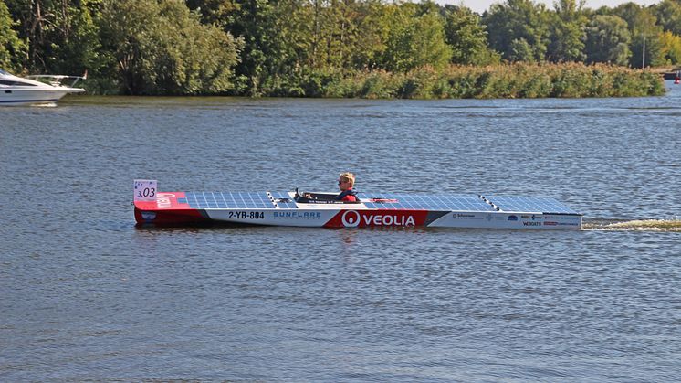 TH Wildau mit Solarboot SUNcaTcHer auf Platz 2 bei der „Haus-Regatta“ auf der Dahme bei Wildau