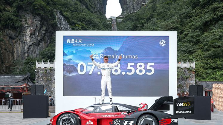 ID.R sætter rekord på Tianmen-bjerget