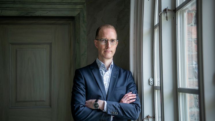 Det vore direkt farligt att ta hem ungdomar med grov kriminalitet från sina placeringar när våldsnivån är så här hög, säger Jan Jönsson (L).  
