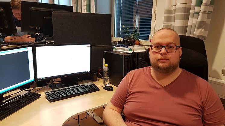 Morten Smedbakken från Mo i Rana är glad över att ha fått en bra IT utbildning i Övertorneå och som oväntat snabbt ledde till jobb.