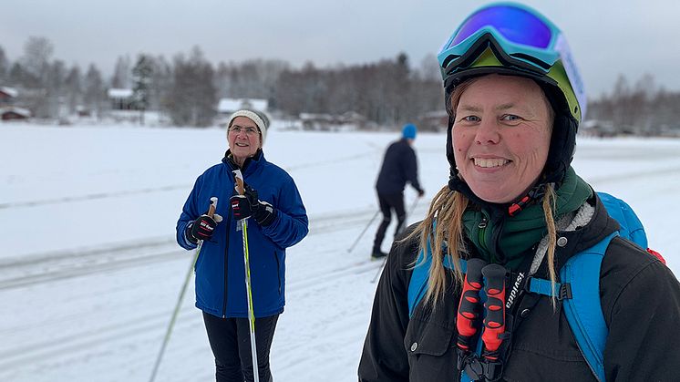 Ylva Thörn, Landshövding i Dalarnas län och Henny Sahlin, friluftslivssamordnare på Länsstyrelsen i Dalarnas län, inviger själva friluftslivets år med en tur på Stora Vällan.