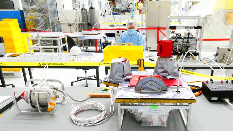 Nu är det svenskledda rymdinstrumentet Particle Environment Package (PEP) redo att skickas till Jupiter och dess isiga månar. IRF ansvarar för PEP som elva länder bidrar till. Två av partikelsensorerna är byggda av IRF i Kiruna. Foto: Airbus