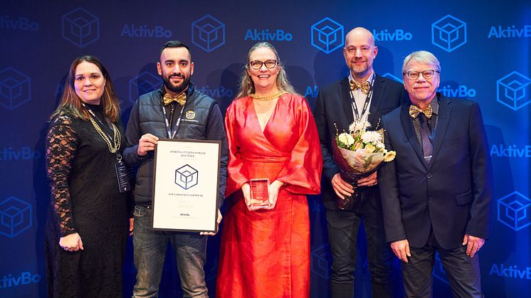 På plats för att ta emot priset den 8 februari var Maria Nilsson (hållbarhetschef), Backer Khalil (fastighetsvärd), Marianne Endunge (förvaltare), Marcus Johansson (chef för hyresfastigheter) och Jörgen Åkesson (projektledare).