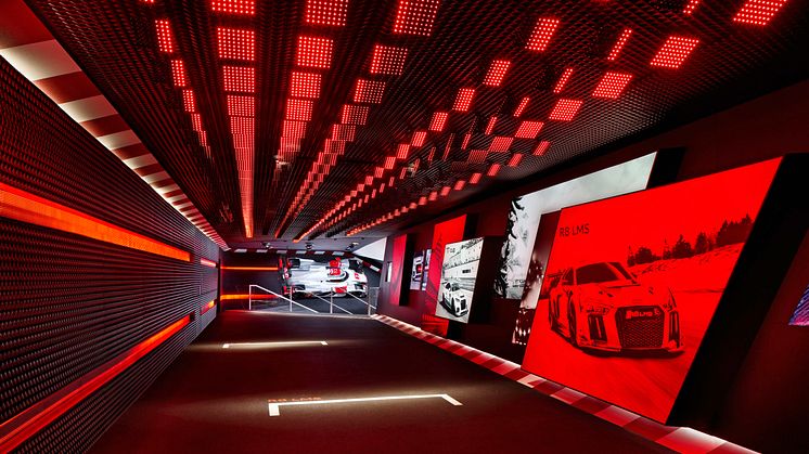 Indgangsparti med Audi R18 på Audis stand på Frankfurt International Motor Show 2015