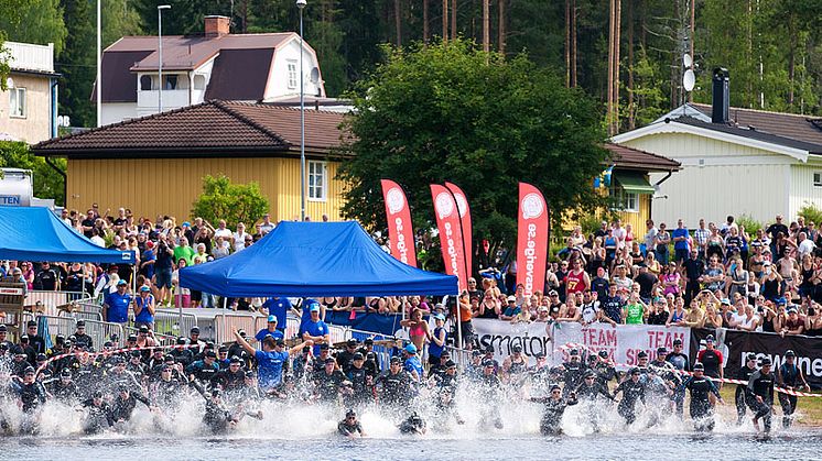 15 000 anmälda till Vansbrosimningens lopp