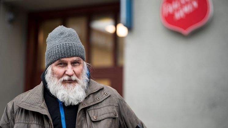 Oktoberinsamlingen ska få in medel till Frälsningsarméns arbete för personer i hemlöshet, såväl akut som långsiktigt. Foto: Jonas Nimmersjö, kampanjbild. 