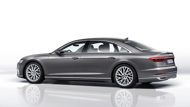 Audi A8 L (Terragrey)