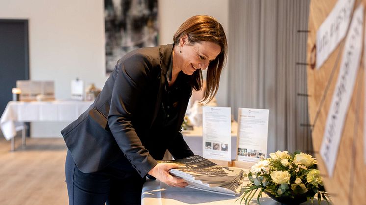 HR Business Partner i HimmerLand Pia Søgaard gør klar til jobmesse