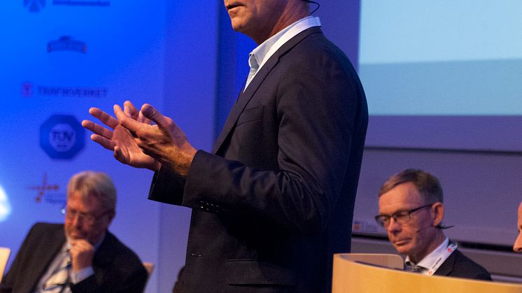Key seminars broadcast live