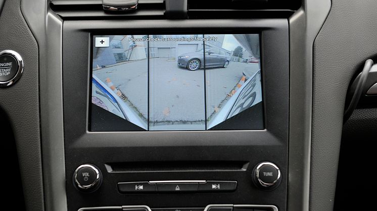 A Ford új generációs technológiái segítenek stresszmentessé tenni a parkolást