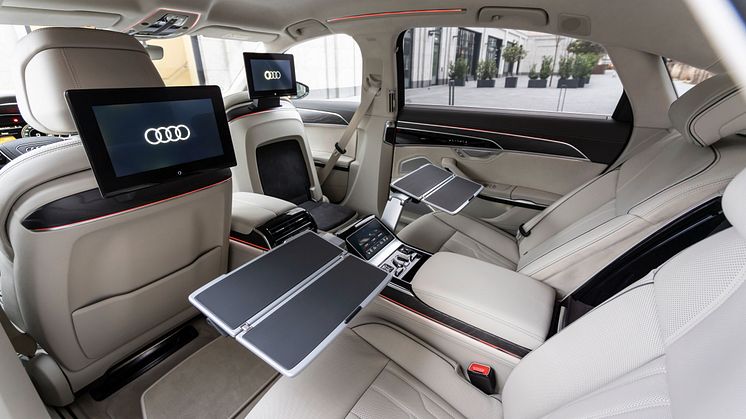 Audi A8 L TFSI e (Vesuvgrå)