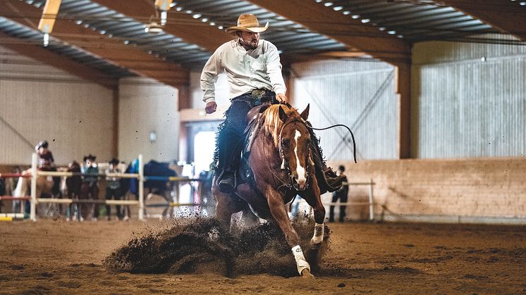 Ryttaren Karl Obieglo blev en av vinnarna under Sveland Western Cup 2019. Foto: Sveland Djurförsäkringar
