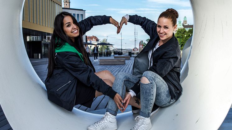 Miriam Riaie och Julia Brandelius är koordinatorer för ungdomsnätverket 040 Live på Malmö Live