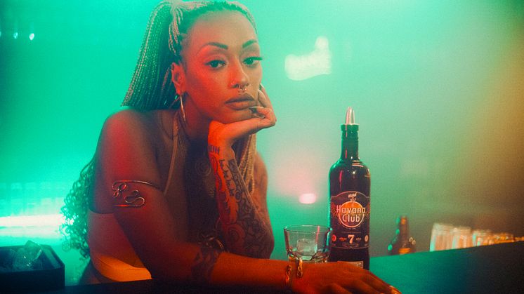Limited Edition des Havana Club 7 Años  zusammen mit Rapperin Nura