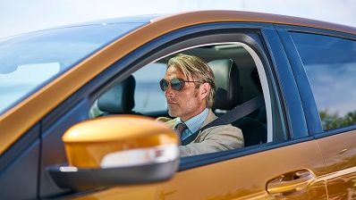A Ford Edge kampány új rövidfilmje, a ‘Le Fantôme’ főszereplője a neves színész, Mads Mikkelsen