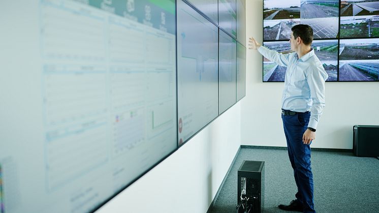 SUNOTEC_press-photo_O-and-M-control-room