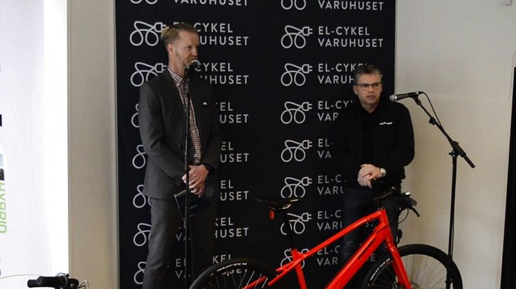 Tommy Lager, VD för Unicykel visar Nishiki Assist SL. Ett bra exempel på att elcyklar öppnar dörrar för nya upplevelser