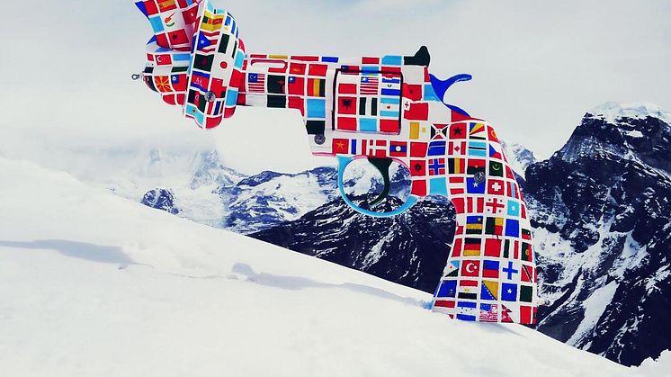 New Global Non-Violence Ambassador Johan Ernst Nilson and his knotted gun sculpture One World - to unite the world in peace.