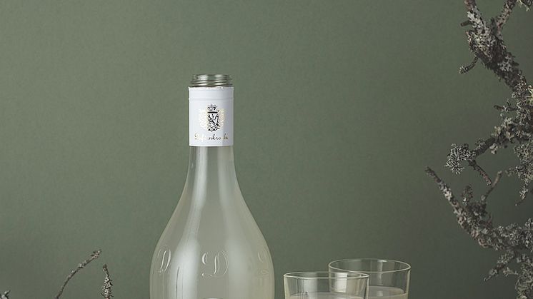 Dufvenkrooks nyhet 2022. Vit, cloudy lättvinsglögg med smak av marsipan. (Fotograf: Jesper Orrbeck)