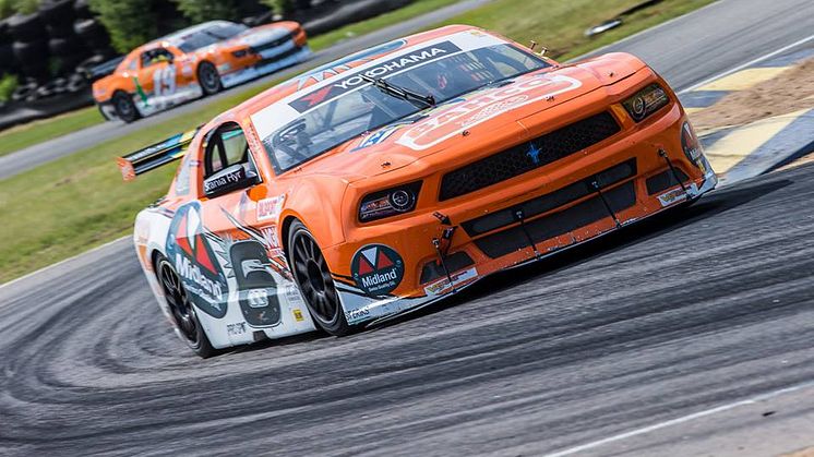 Andreas "Adde" Ahlberg i V8 Thunder Car banracing ingår i Team Kågered.