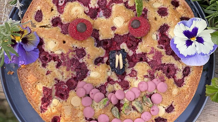 Kage med spiselige blomster.jpeg