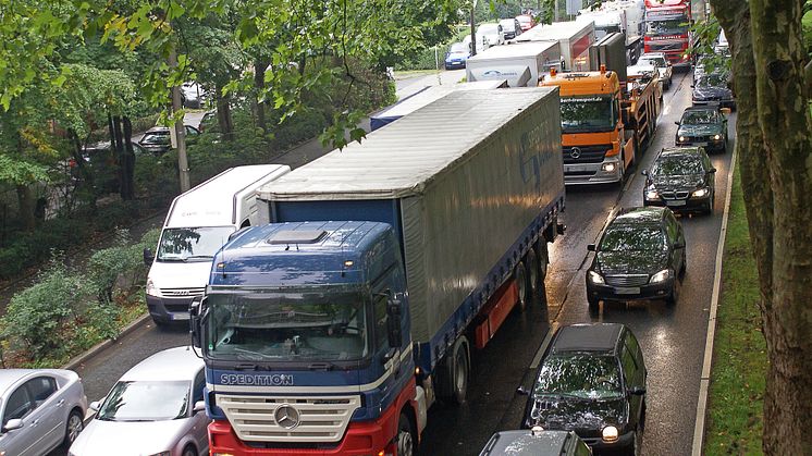 Der aktuelle Bußgeldkatalog bewertet Verkehrsverstöße neu. Foro: SIGNAL IDUNA.