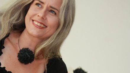 Pressträff: Mira Bodiroza Lindh ställer ut sina broderier i Storstugan på Tjolöholm