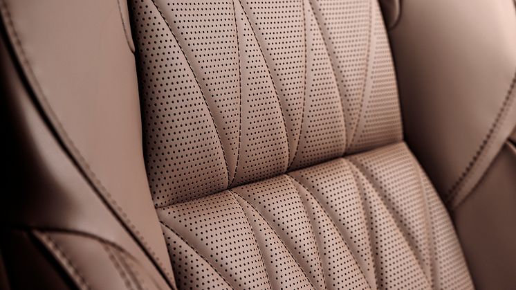 New Outlander PHEV_022L.jpg