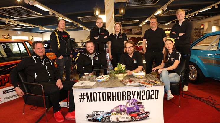 Delar av teamet som arbetat med förberedelser och genomförande av långfredagens webbsändning på bilsport.se. Fotograf: Bo Porshed. 