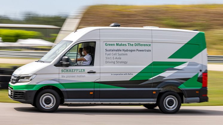 Demonstration_vehicle_with_3in1_e-axle_and_fuel_cell_system