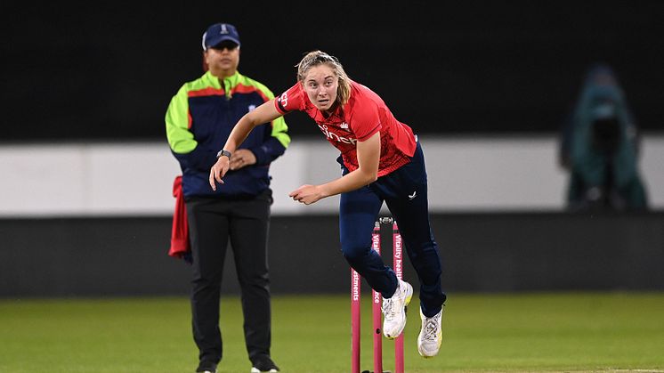Freya Kemp bowling in IT20s India series 2022. 