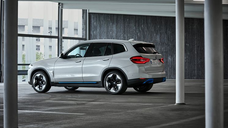 BMW iX3