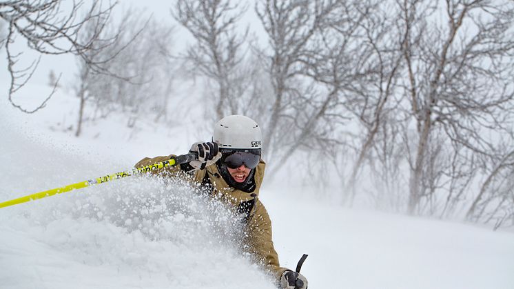 Utförsåkning i Borgafjäll med boende på Borgagården, en av Fjälltågets destinationer.  Foto:Torbjörn Thomsen Photography