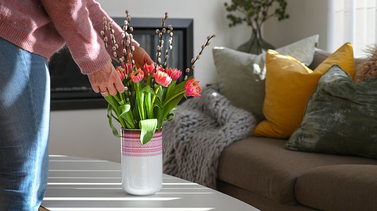 Vase og kopp fra Porsgrunds Porselænsfabrik