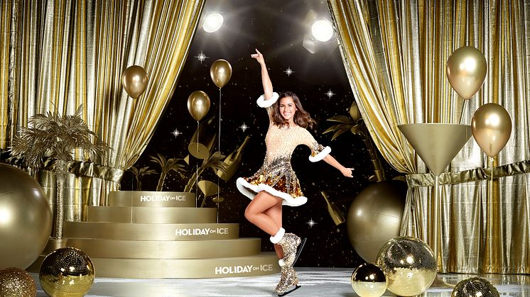Sarah Lombardi taucht ein in die Welt von HOLIDAY ON ICE und kommt mit SHOWTIME nach Berlin. Beim Shooting trug sie zum ersten Mal ihr eigens für die Show angefertigtes Kostüm von Stardesigner Stefano Canulli.