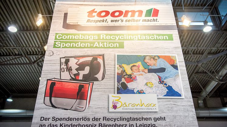 Toom Baumarkt sammelt für Bärenherz: Spendenaktion auf der Messe Haus-Garten-Freizeit
