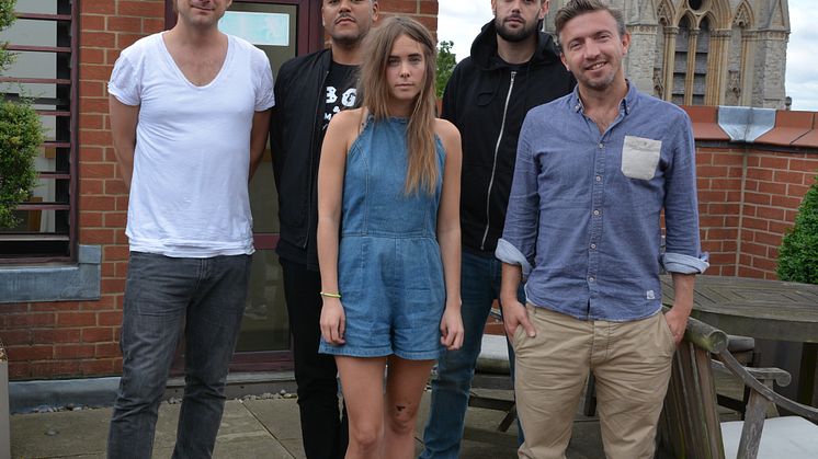 Svenska NONONO nu signade till Warner Brother Records UK!