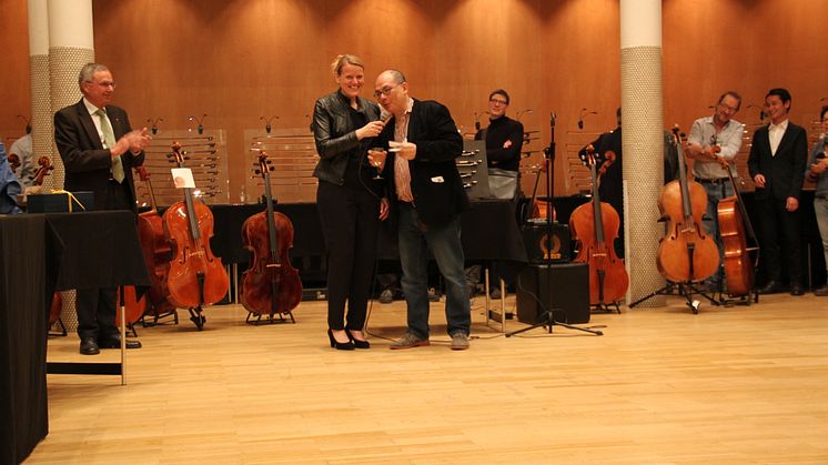 v.l.n.r. : Dr. Lothar Stöckbauer (Vorstandsmitglied SINFONIMA-Stiftung), Susanne Leuthner (Leiterin SINFONIMA) und Dr. Andy Lim (Darling Publications)