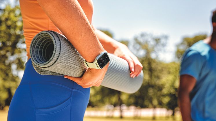Venu_SQ2_Fitness_Class_Park_3025-Final