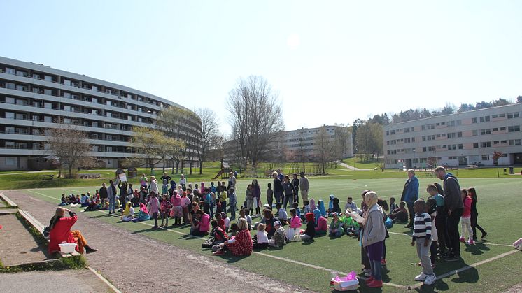 Så här såg det ut när Brandkärrskolan i Nyköping samlades inför en gemensam slöjdaktivitet i våras. 